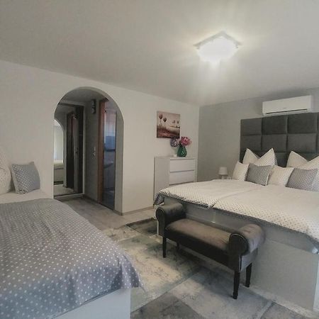 Anna Panzio Bed & Breakfast Herend Exterior photo